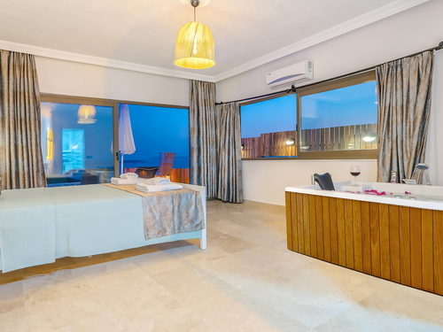  gece  -  Kasım
  | Kaş Yeniköy’de Deniz Manzaralı, Jakuzili Balayı ve Aile Villası – 4 Kişilik Tatil İçin İdeal Seçim